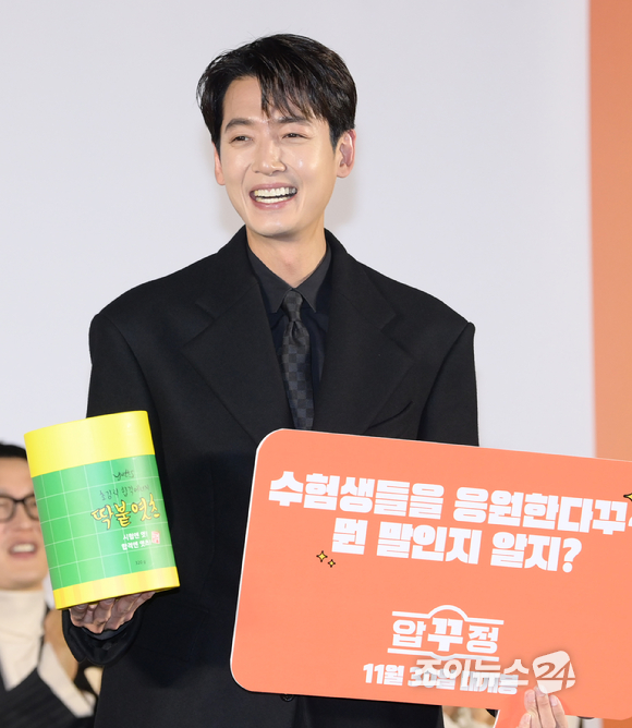 배우 마동석과 정경호가 17일 오전 서울 용산구 CGV 용산아이파크몰에서 진행된 영화 '압꾸정'(감독 임진순) 제작보고회에 참석하고 있다. [사진=정소희 기자]
