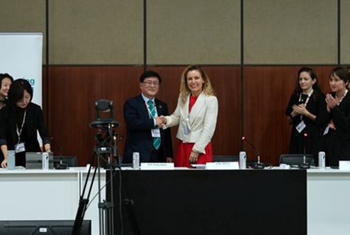 학암포에서 바라본 태안화력발전소. [사진=정종오 기자]