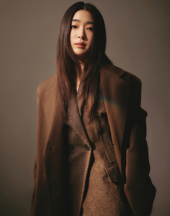 배우 최성은이 넷플릭스 영화 '로기완'(감독 김희진) 인터뷰에 앞서 포즈를 취하고 있다. [사진=넷플릭스]