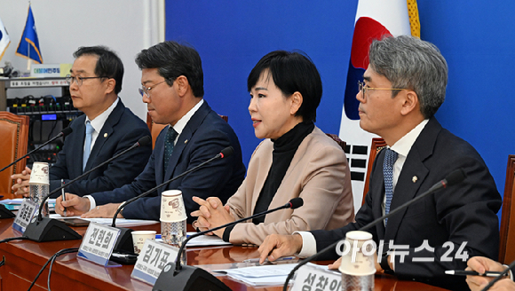 전현희 단장이 18일 국회에서 열린 더불어민주당 사법불신 극복·사법행정 정상화 TF 전체회의에서 발언을 하고 있다. [사진=곽영래 기자]