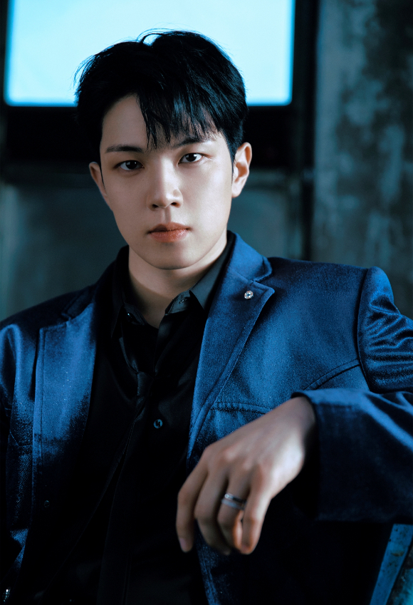 엔플라잉(이승협, 차훈, 김재현, 유회승, 서동성) 정규 2집 'Everlasting'(에버래스팅) Ever 버전 단체 재킷 포스터 [사진=FNC엔터테인먼트]