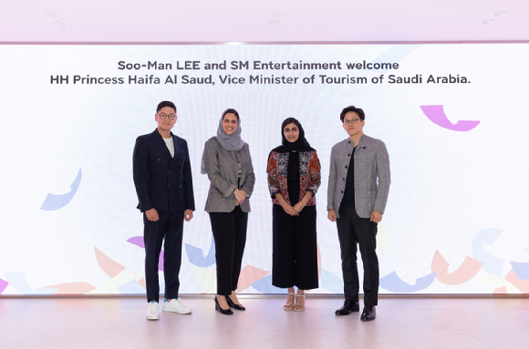 SM 이성수 탁영준 대표, 사우디 하이파, 사라 공주 [사진=SM엔터테인먼트]