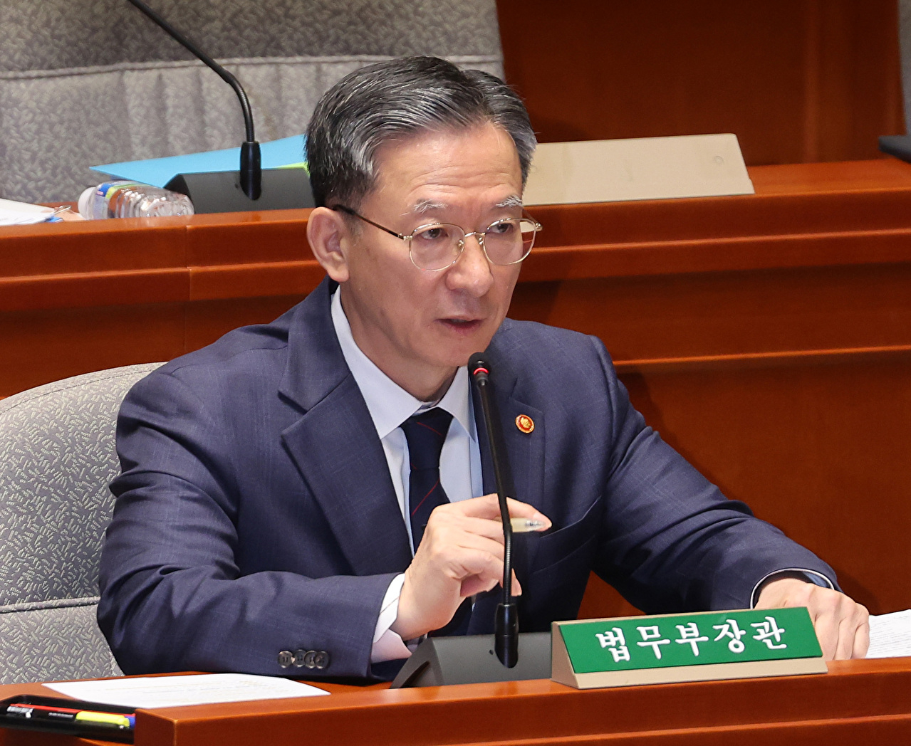 정성호 법무부 장관이 12일 국회에서 열린 예산결산특별위원회 전체회의에 출석해 대장동 사건 항소 포기 관련 질의에 답하고 있다. 2025.11.12 [사진=연합뉴스]