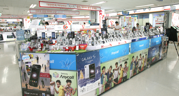 과거 서울 용산 전자상가 전자랜드 휴대폰 매장 핸드폰매장 대리점 모습 [사진=김현철 기자]