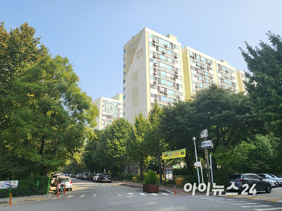 대출규제가 강화된 후 안전한 투자처를 찾는 수요자들이 재건축 추진단지에 주목하고 있다. 사진은 서울 양천구 목동 신시가지 7단지 전경. 2024.10.08 [사진=아이뉴스24 DB]