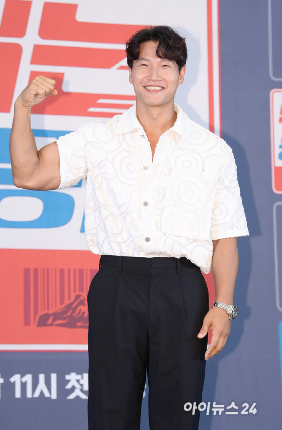 가수 김종국이 2일 오후 서울 서초구 잠원동 더 리버사이드호텔에서 진행된 JTBC 신규 예능 프로그램 '택배는 몽골몽골' 제작발표회에 참석하고 있다. [사진=정소희 기자]