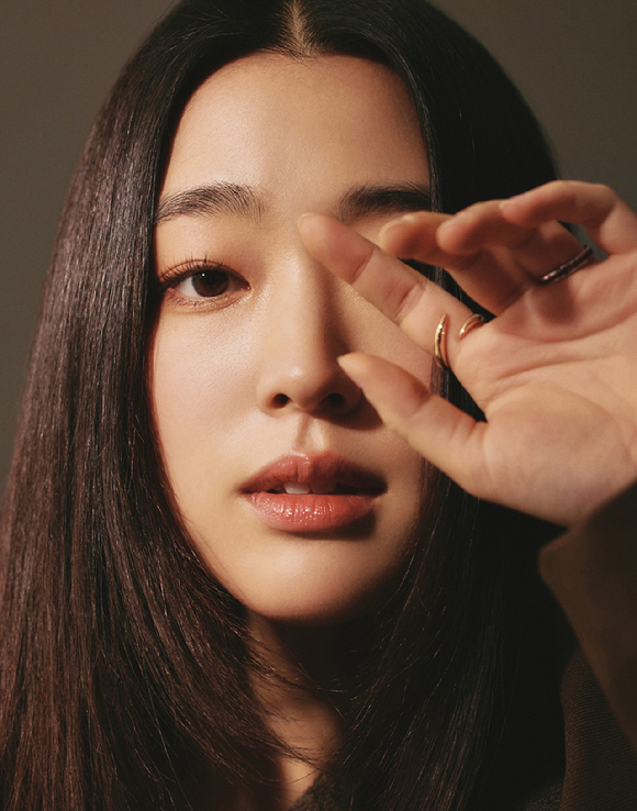 배우 최성은이 넷플릭스 영화 '로기완'(감독 김희진) 인터뷰에 앞서 포즈를 취하고 있다. [사진=넷플릭스]