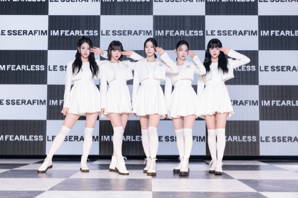 르세라핌 데뷔 쇼케이스 현장 사진 [사진=쏘스뮤직]