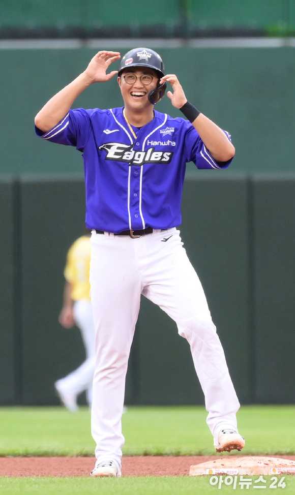 한화 이글스 정우람이 2일 열린 NC 다이노스와 홈 경기 두 번째 투수로 등판해 개인 1000경기 출장을 달성했다. KBO리그 역사상 투수로 해당 기록에 이름에 올린 주인공은 정우람이 최초다. [사진=아이뉴스24 포토 DB]