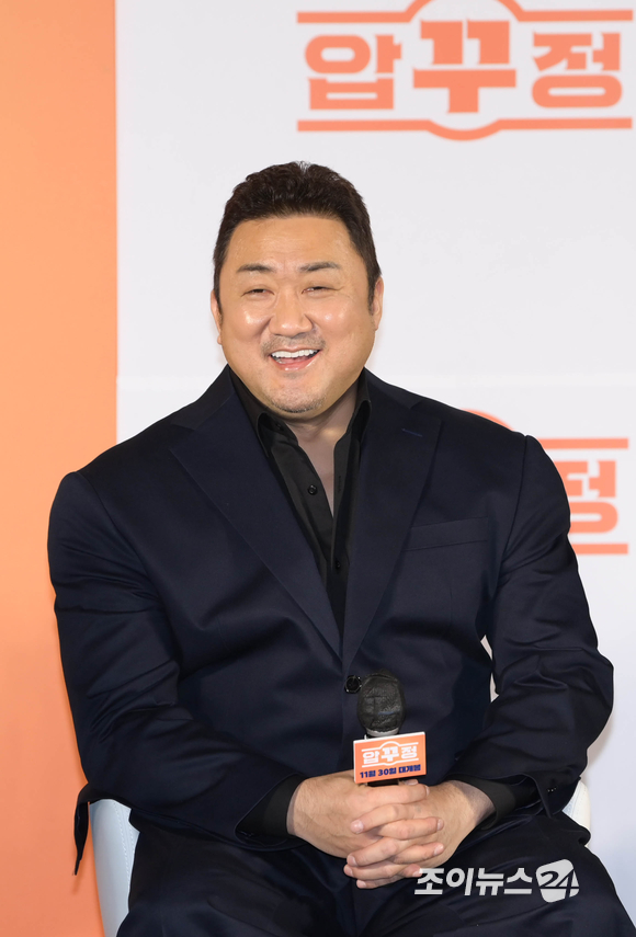 배우 마동석과 정경호가 17일 오전 서울 용산구 CGV 용산아이파크몰에서 진행된 영화 '압꾸정'(감독 임진순) 제작보고회에 참석하고 있다. [사진=정소희 기자]