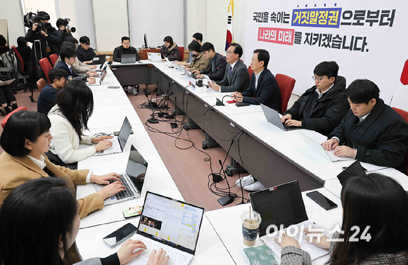 송언석 국민의힘 원내대표가 18일 국회에서 열린 현안 관련 기자간담회에서 발언을 하고 있다. [사진=곽영래 기자]