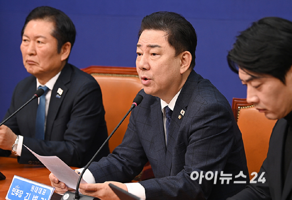 김병기 더불어민주당 원내대표가 17일 서울 여의도 국회에서 열린 최고위원회의에서 발언하고 있다. [사진=곽영래 기자]