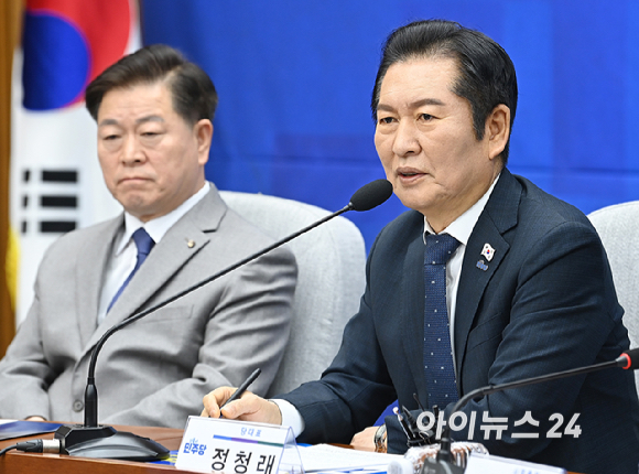 정청래 더불어민주당 대표가 18일 서울 여의도 국회에서 열린 당대표-전국기초·광역의회의원협의회 간담회에서 발언하고 있다. [사진=곽영래 기자]