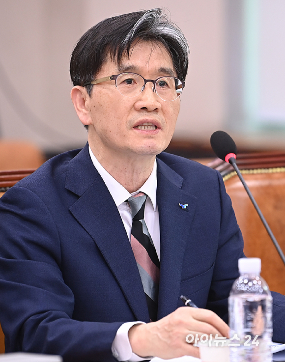 오동운 고위공직자범죄수사처장이 12일 오후 서울 여의도 국회에서 열린 제423회 국회(임시) 법제사법위원회 제1차 전체회의에서 질의에 답변하고 있다. [사진=곽영래 기자]