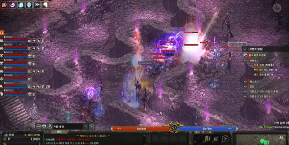 '리니지 리마스터' 다대다 전투(PvP) 모습. 붉은색 바(편의상 표시)가 있는 캐릭터가 AI로, 이용자들을 발견하면 PvP를 진행한다. 이용자가 없을 경우 스스로 던전을 순회하며 비조종 캐릭터(NPC)를 사냥한다. [사진=엔씨소프트]