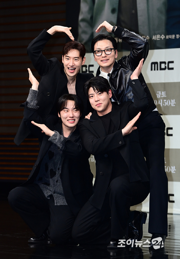 배우 최우성-이제훈-이동휘-윤현수가 18일 오후 서울 마포구 상암동 MBC에서 열린 MBC 새 금토드라마 '수사반장 1958' 제작발표회에 참석하고 있다. [사진=정소희 기자]
