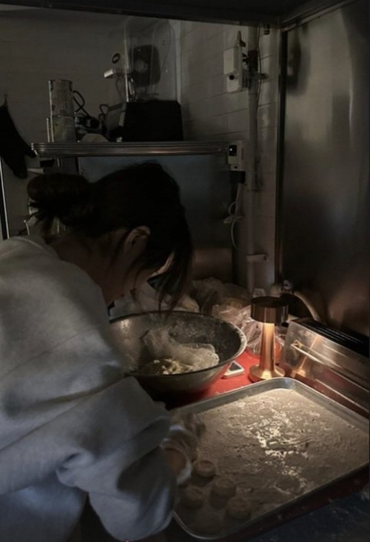 김새론이 카페에서 아르바이트 중인 사진을 공개했다. [사진=김새론 SNS]