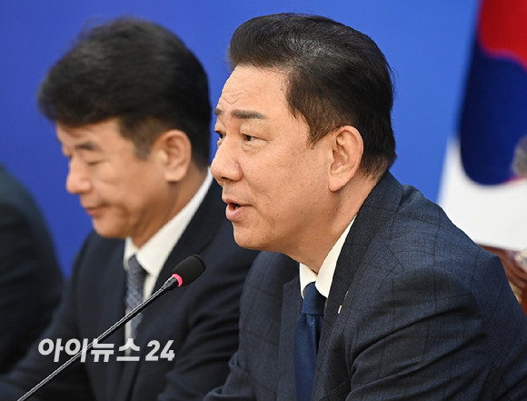 김병기 더불어민주당 원내대표가 18일 서울 여의도 국회에서 열린 원내대책회의에서 발언하고 있다. [사진=곽영래 기자]