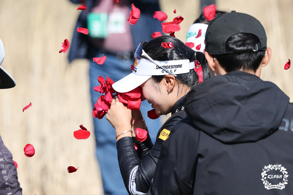 지난해 KLPGA 신인왕을 받은 이예원이 9일 끝난 KLPGA투어 롯데 렌터카 여자오픈 최종 라운드 4번 홀에서 티샷을 시도하고 있다. [사진=한국여자프로골프협회(KLPGA)]